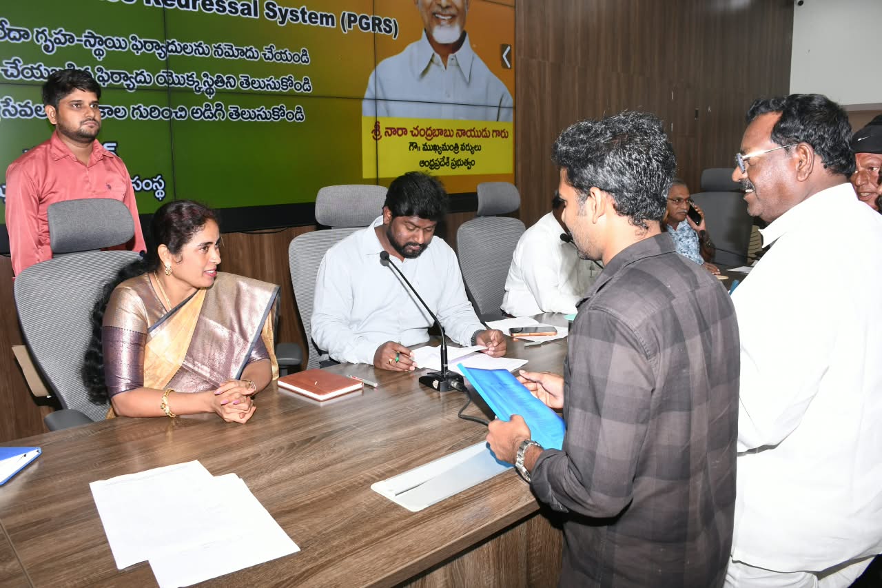నెల్లూరు ప్రజా వేదికకు 24 వినతులు